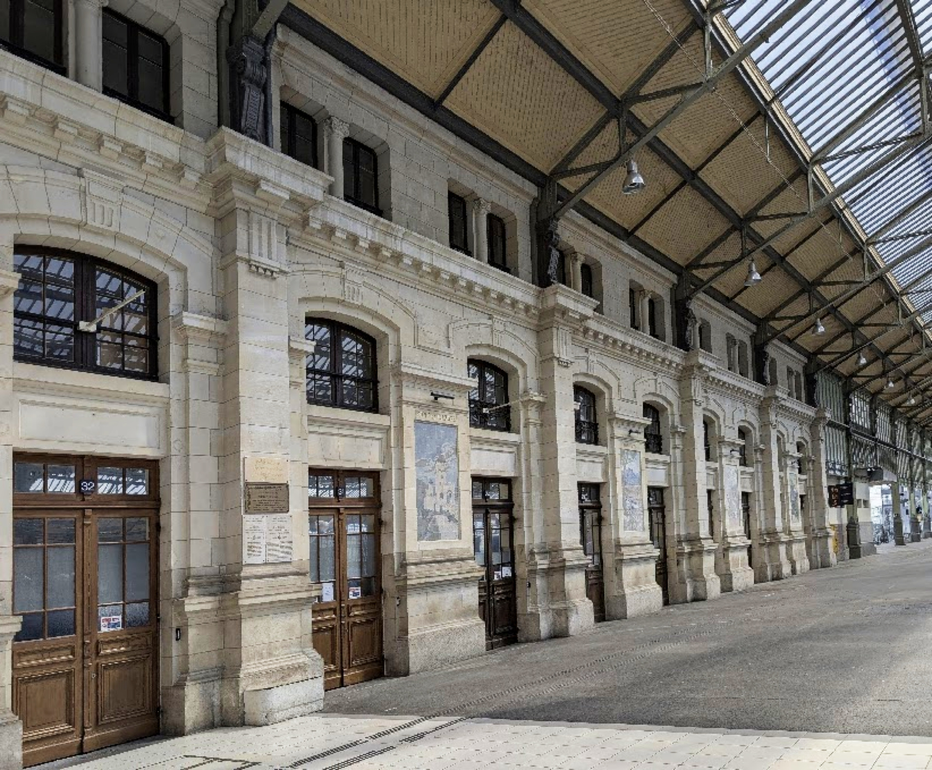 Catherine - Gare de Tours 1