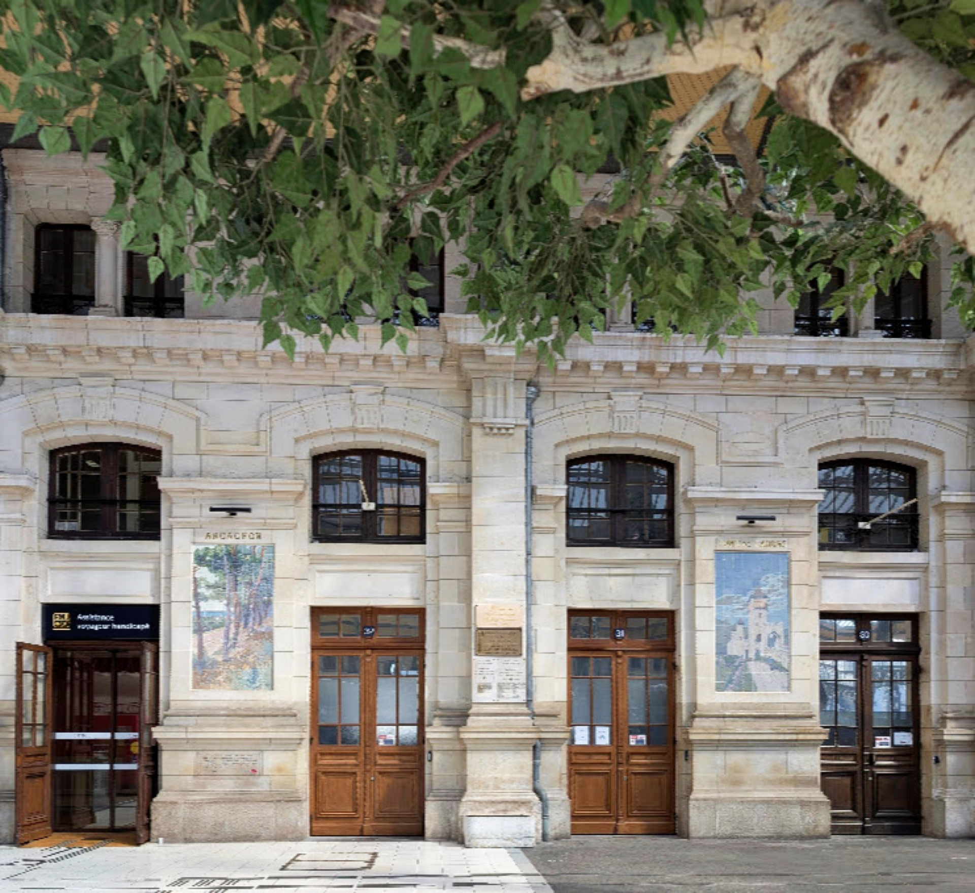 Catherine - Gare de Tours 2