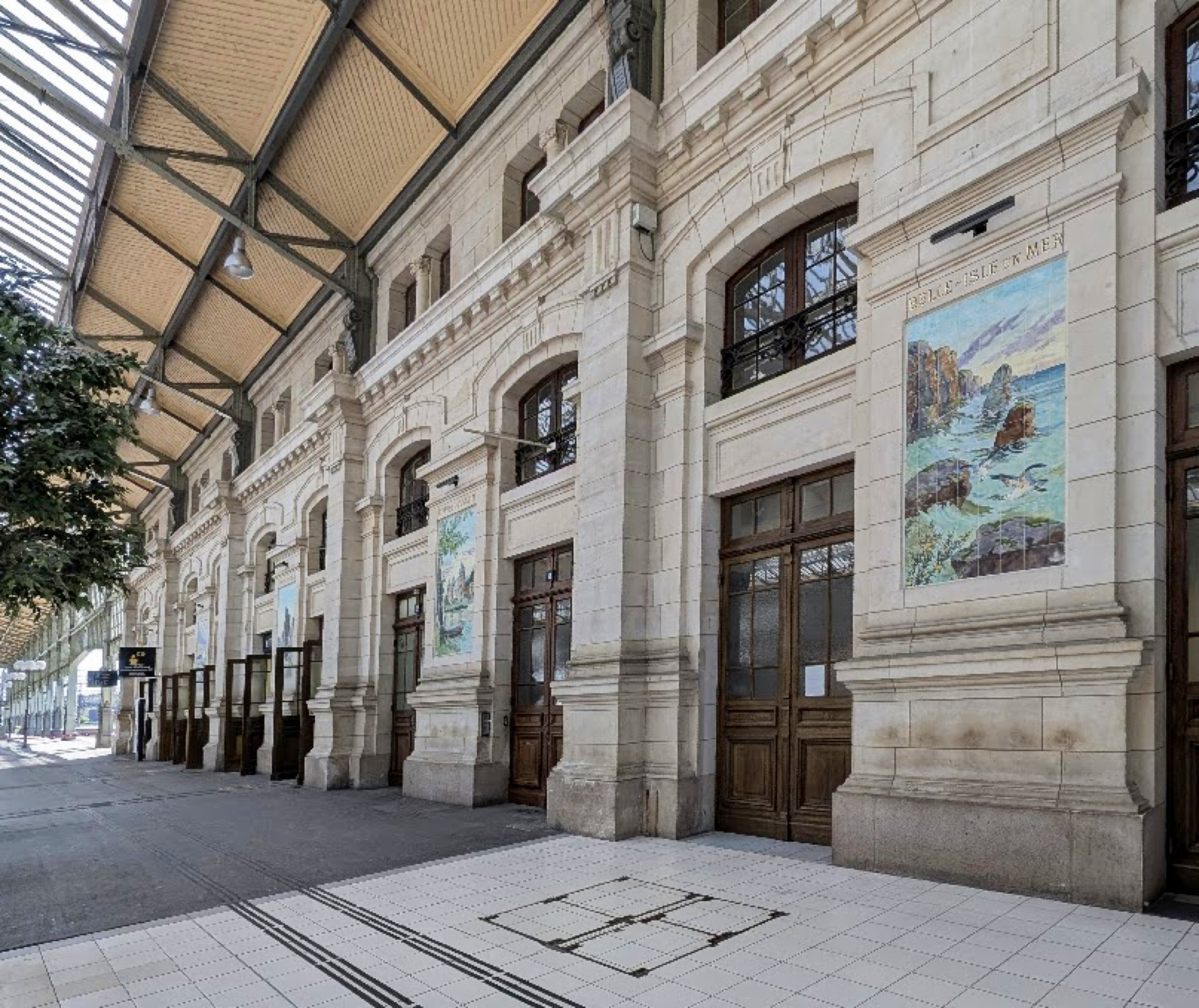 Catherine - Gare de Tours 3