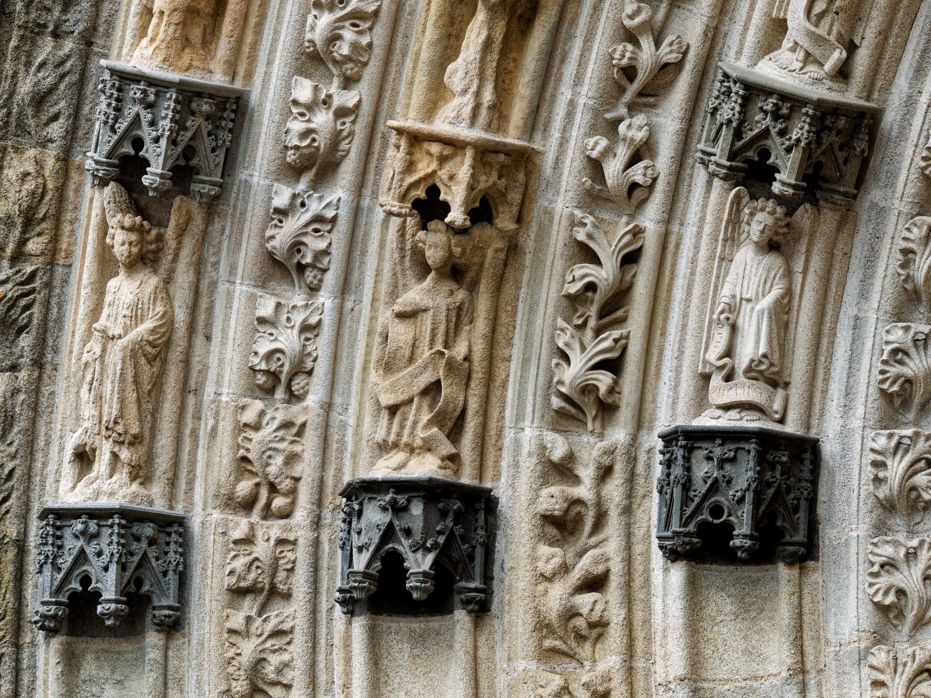 Catherine - Scultures porte Cathédrale de Quimper