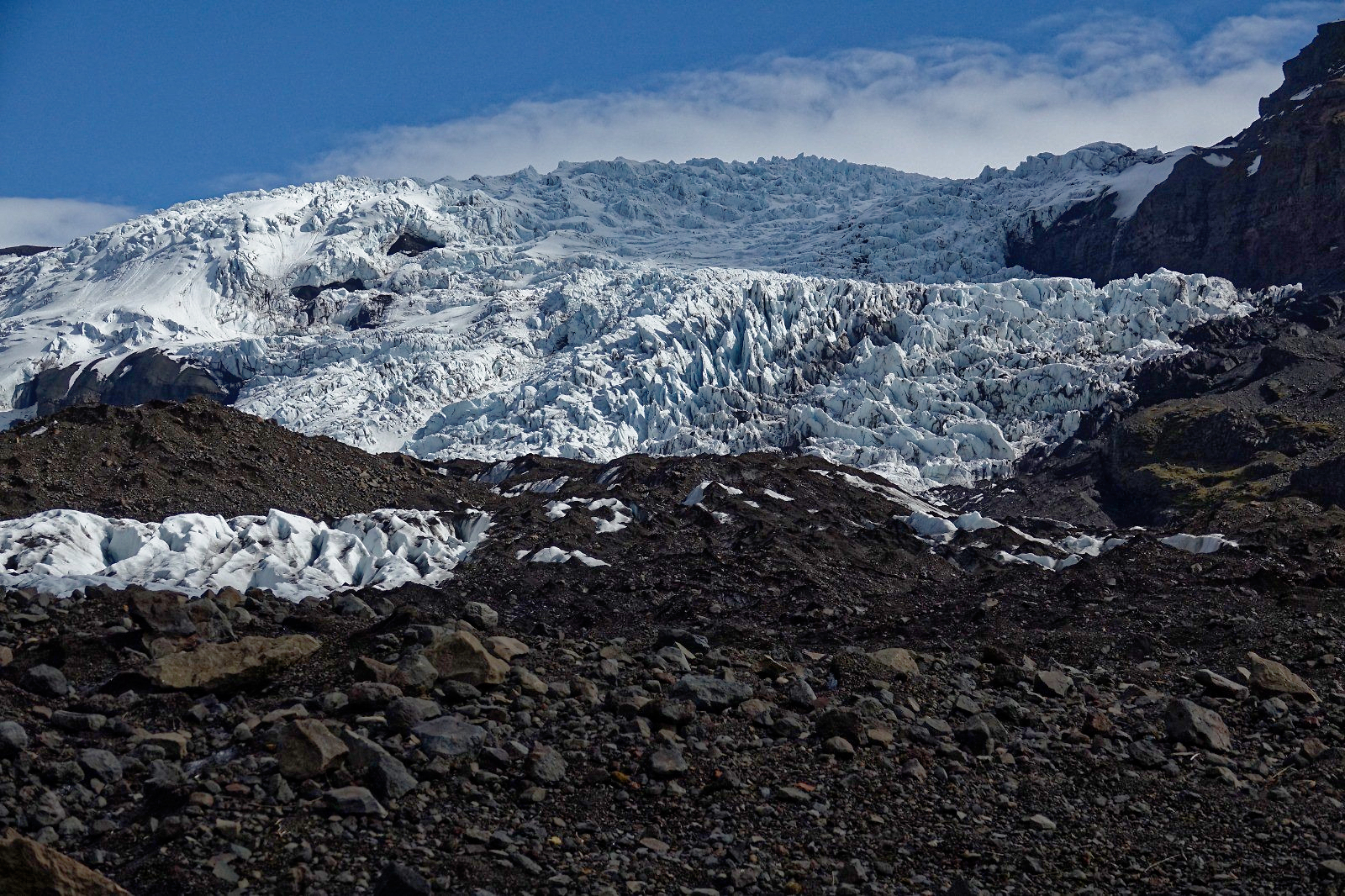 Corinne - David face au sommet du glacier VVanatjökull (vue d en bas)