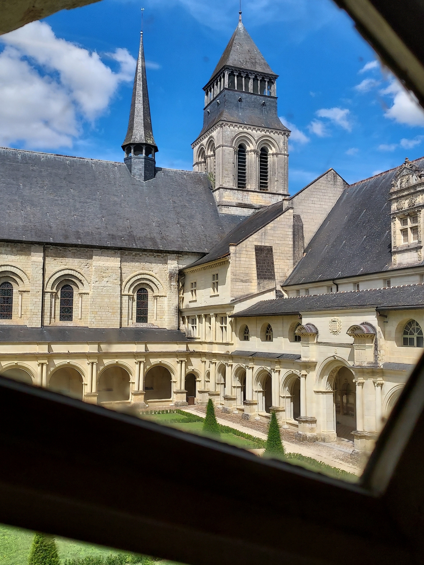 Dominique - Archi Géo Abbaye de FONTEVRAUD