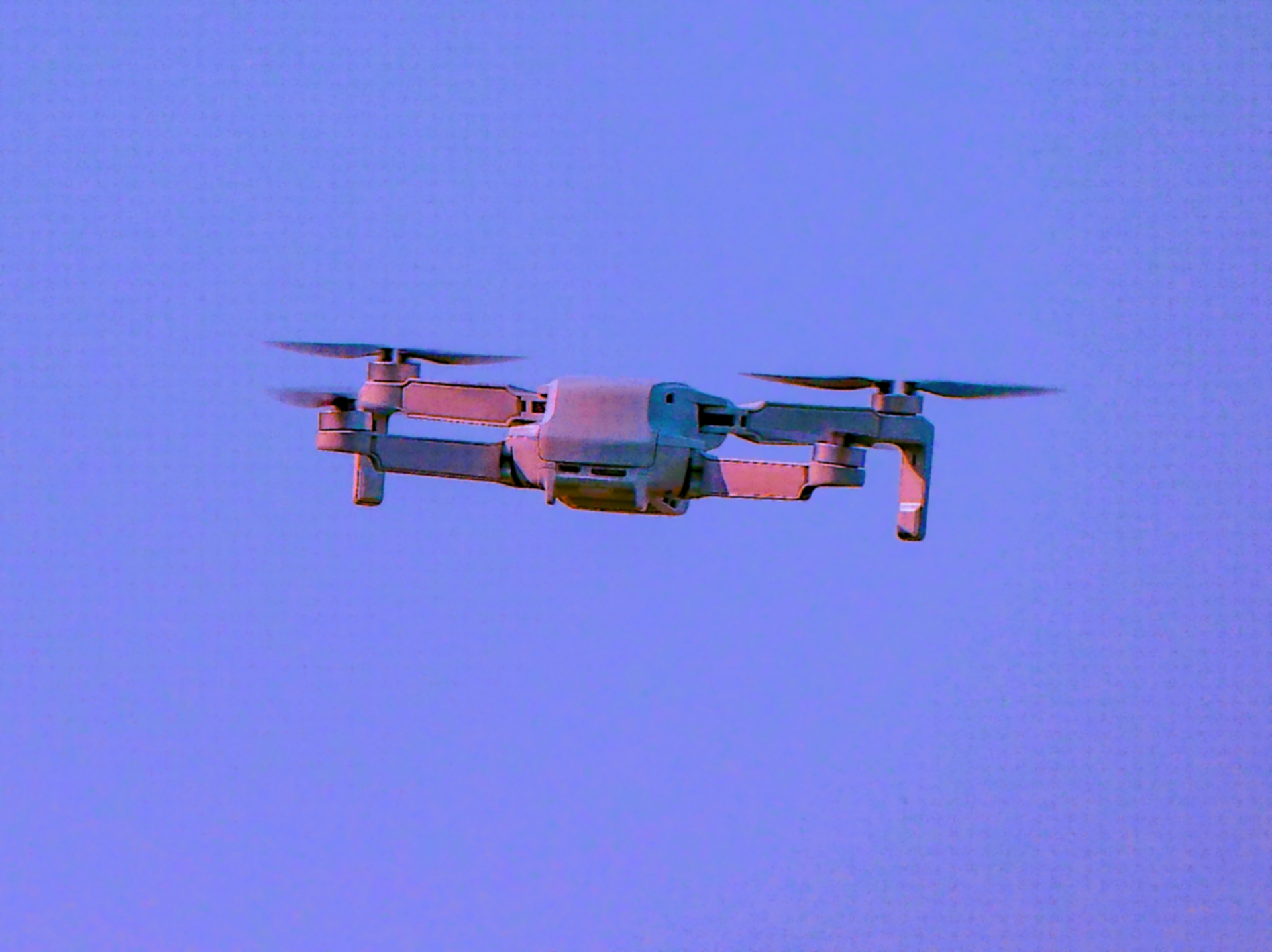 Dominique - Le drone ; un moyen de transport au besoin !