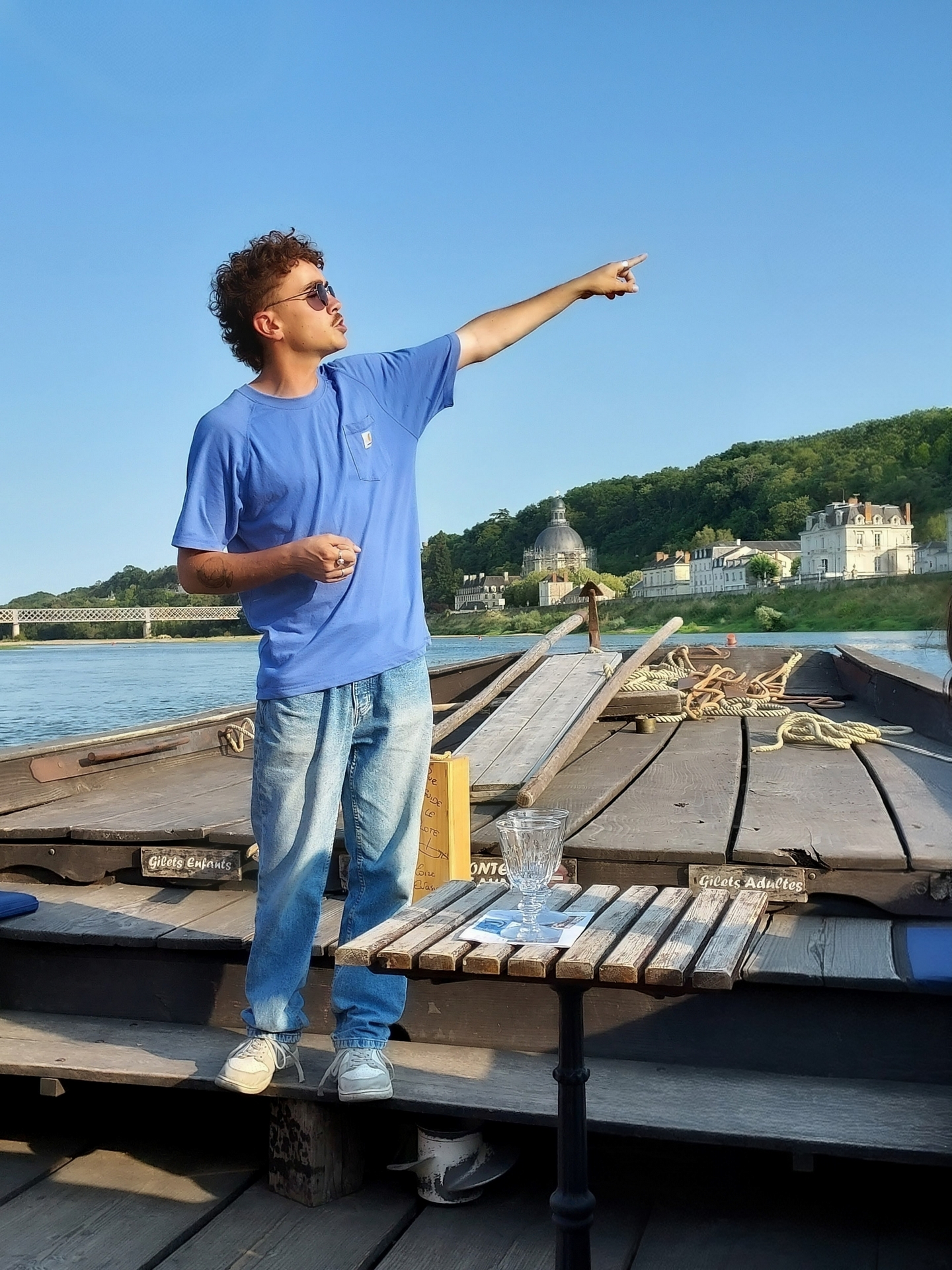 Dominique - Mouvement indicateur de lieu