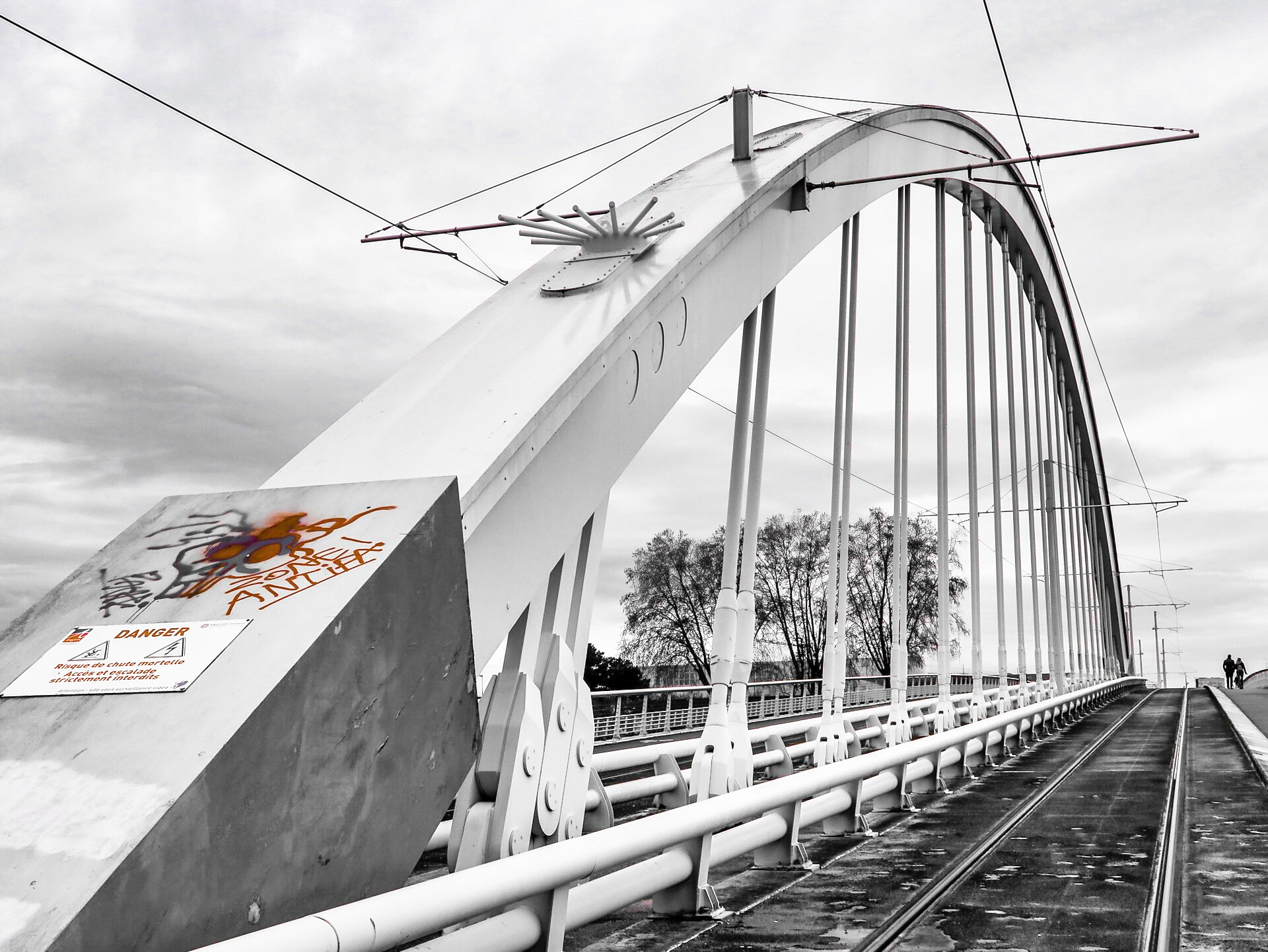 Dominique - Pont du tram Angers