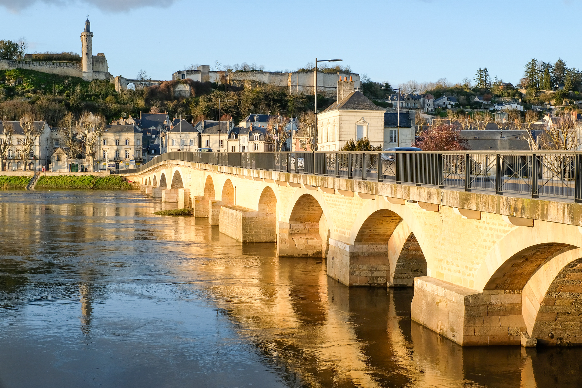 Dominique - Pont sur la Vienne à Chinon