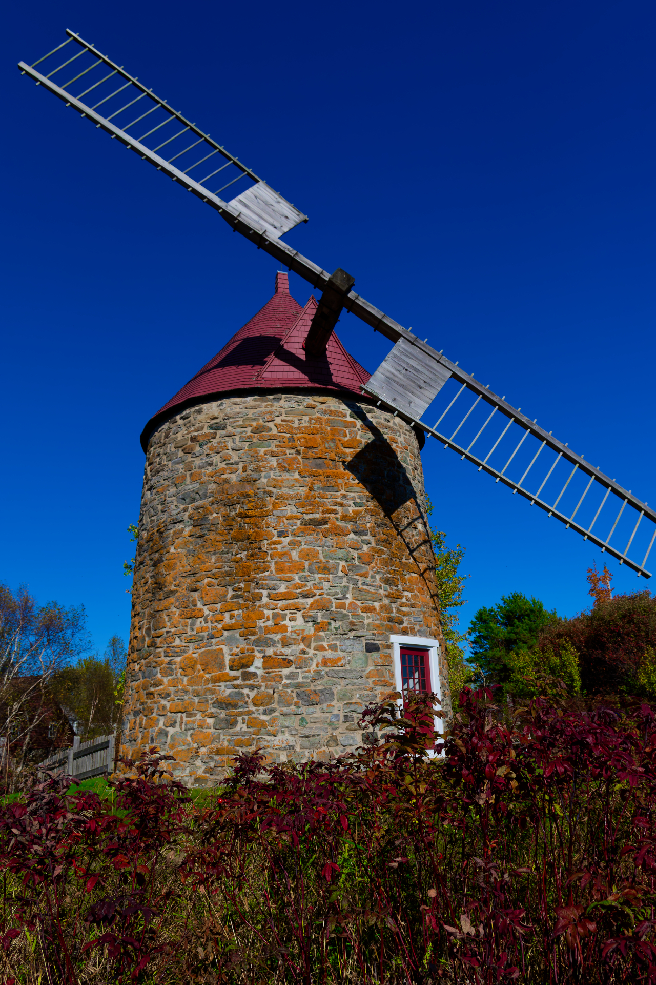 SERGE - LE VENT ENTRAINE LA PIERRE