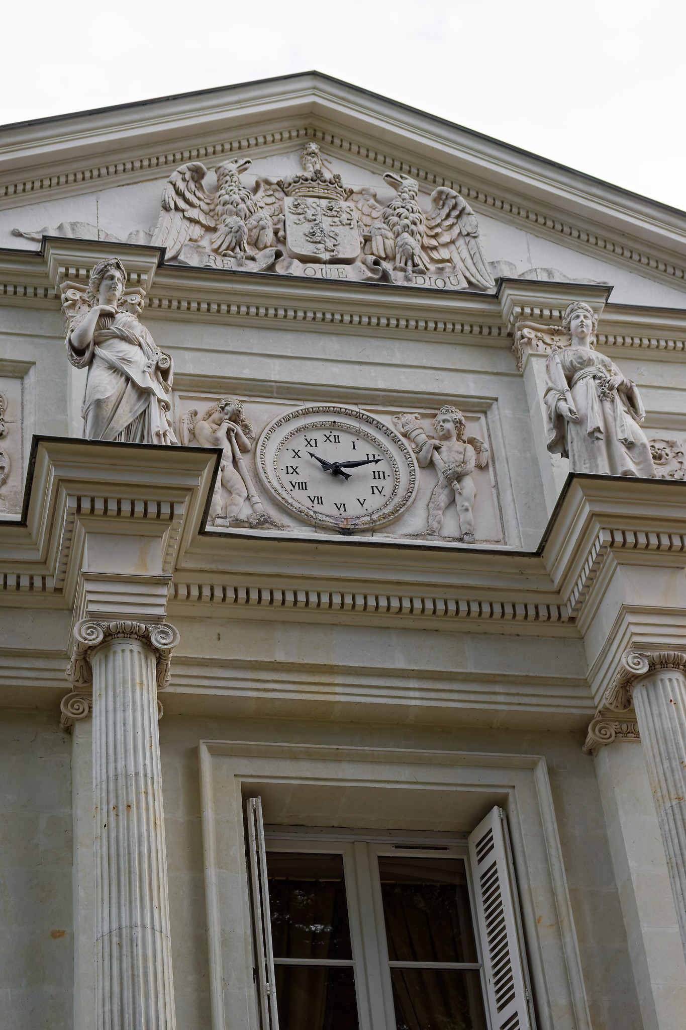 Serge - Chateau de Rochecotte1 Fronton rien qu-à Dieu