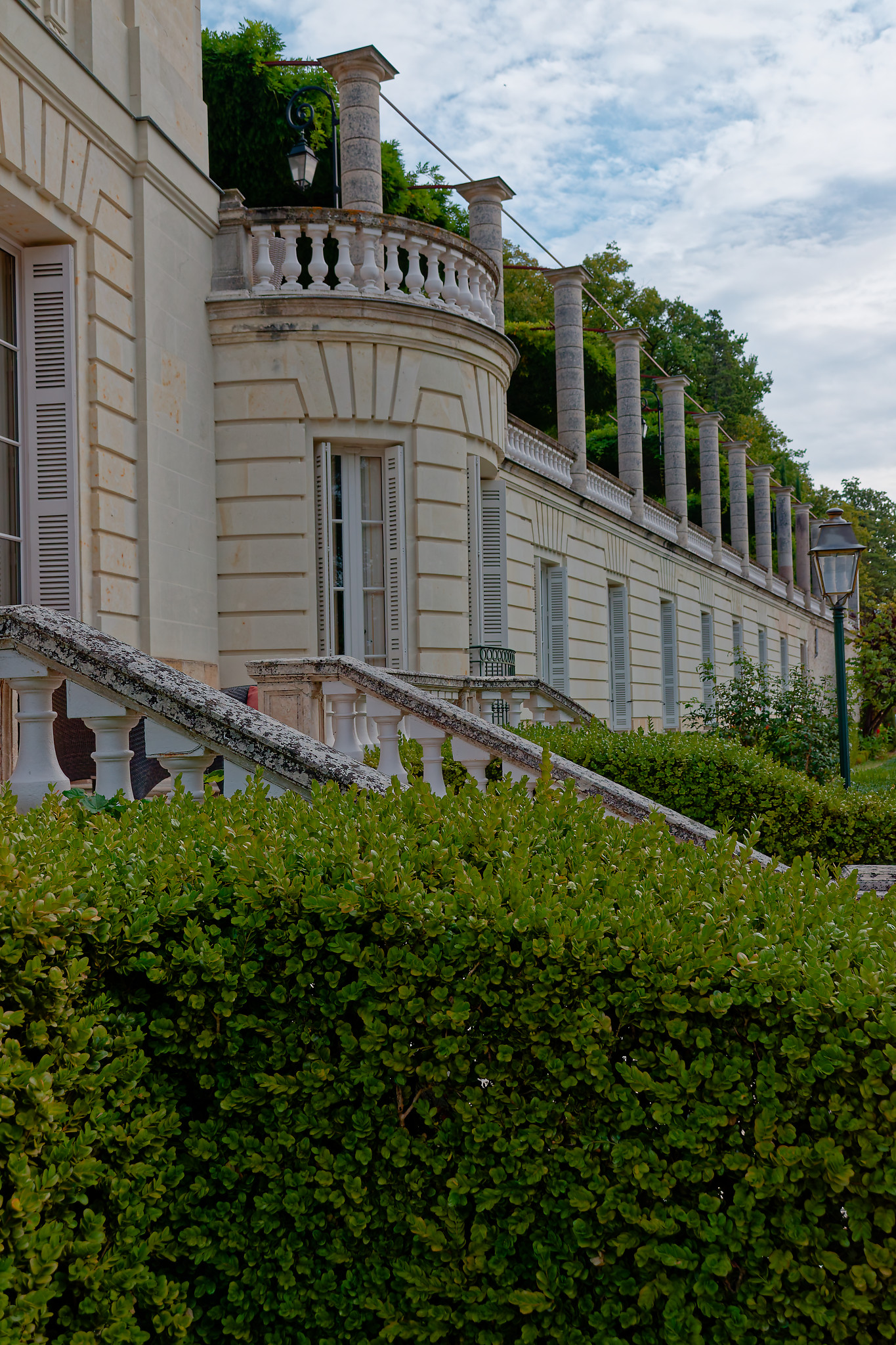 Serge - Chateau de Rochecotte3 enfilade façade